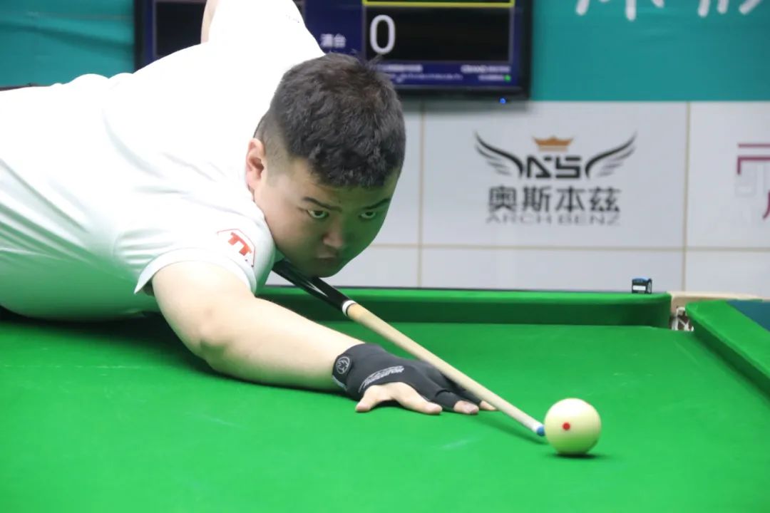 球选手树立 球选手树立